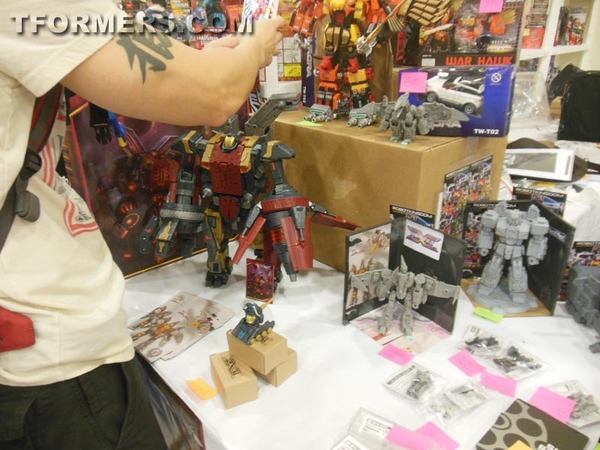 BotCon 2013   The Transformers Convention Dealer Room Image Gallery   OVER 500 Images  (341 of 582)